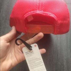 Lululemon dash and splash hat